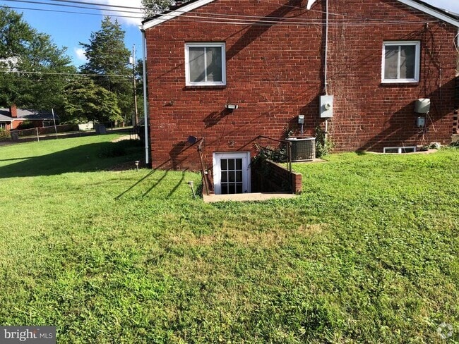 Building Photo - 6061 Munson Hill Rd Rental