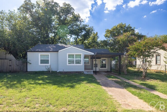 Building Photo - 2318 Amarillo St Rental