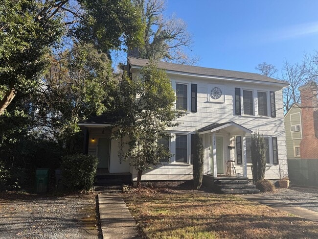 Building Photo - Cozy One Bedroom Triplex in Dilworth!