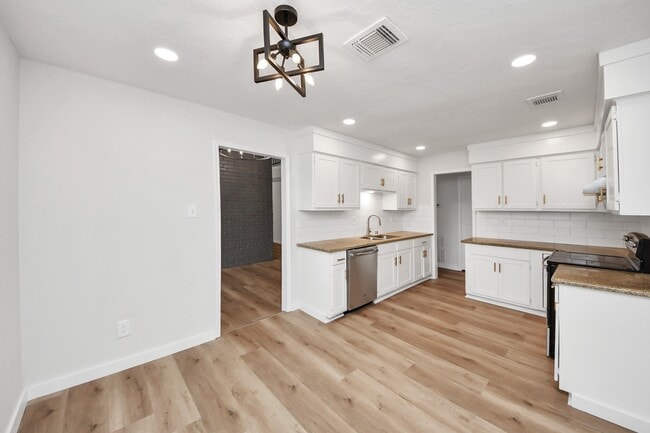 Photo - 718 Land Grant Dr