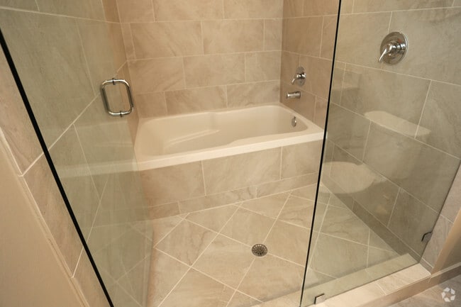 Apartamentos completamente nuevos con 2 habitaciones, oficina ejecutiva e impresionantes vistas de la playa a $2995 en Fort Lauderdale. - Berkshire Lauderdale By The Sea