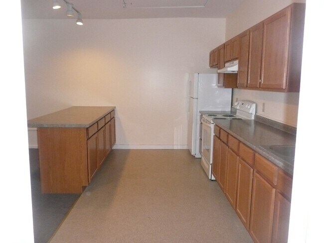 Photo - 101 Broad St