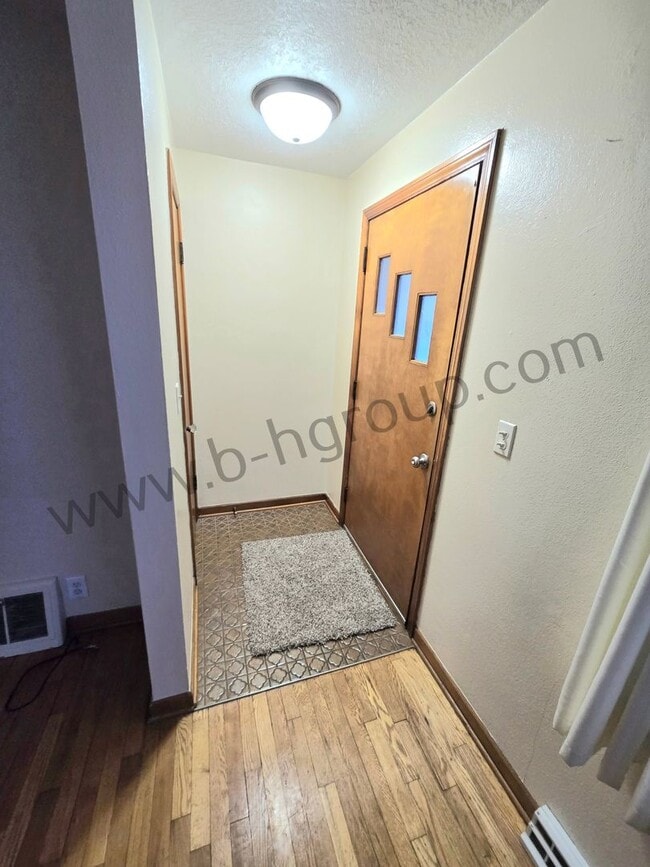 Photo - 5412 41st Ave Unit Lower