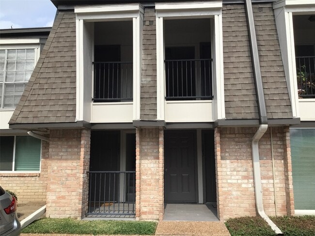 Building Photo - 12633 Memorial Dr Unit 142