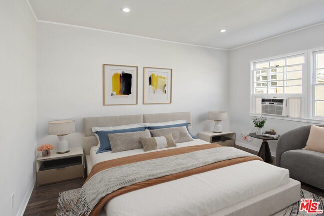 Photo - 8563-8569 Holloway Dr.