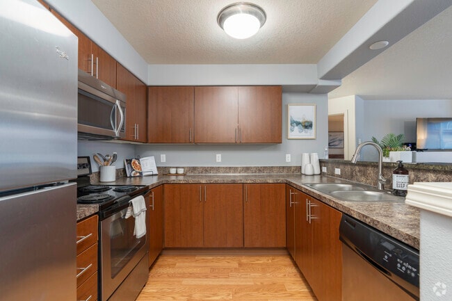 2BR, 2BA - 1,029SF Multnomah Kitchen