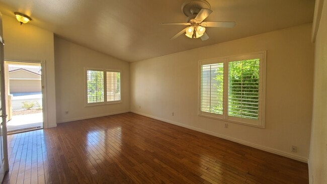 Photo - 1413 Iron Springs Dr