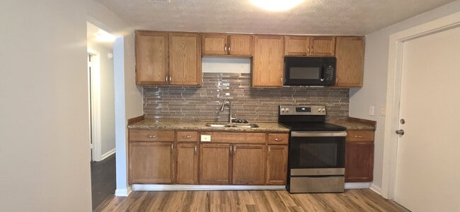 Photo - 2011 W 5th St