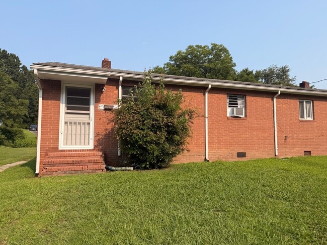 Building Photo - 812 Douglas Dr Unit B