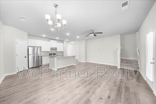 Photo - 108 Peterson St