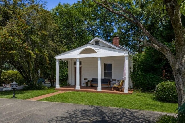Photo - 515 Calhoun St NW
