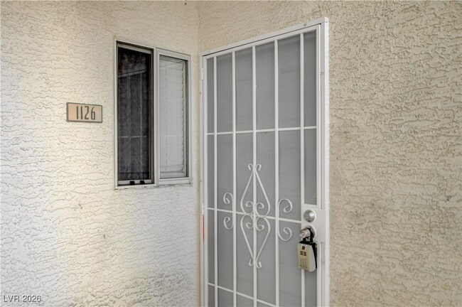 Building Photo - 7100 W Pirates Cove Rd Unit 1126