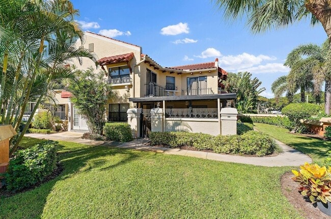 Photo - 3 Uno Lago Dr