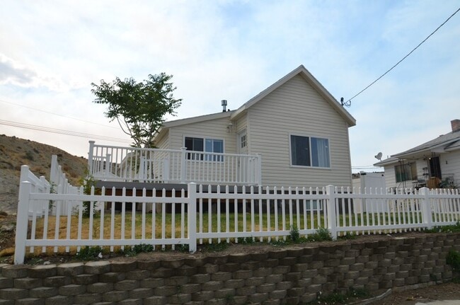 Building Photo - 815 N 100 E