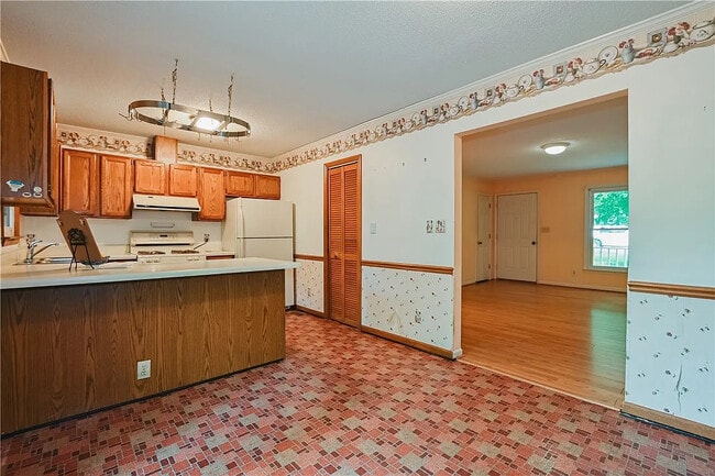 Photo - Room in House on Sanderson Dr