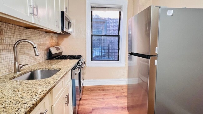 Building Photo - 118 Corbin Ave