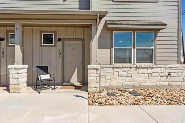 Photo - 520 Powell Dr