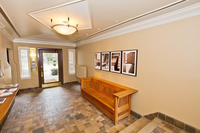 Photo - 327 Southfield Rd Unidad #3BS