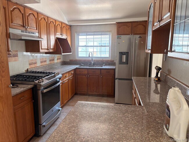 Building Photo - 140-23 161st St Unit 1