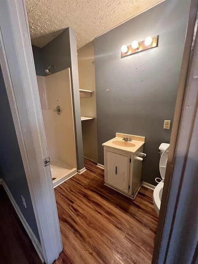 Photo - 102 E 2nd St Unit 1