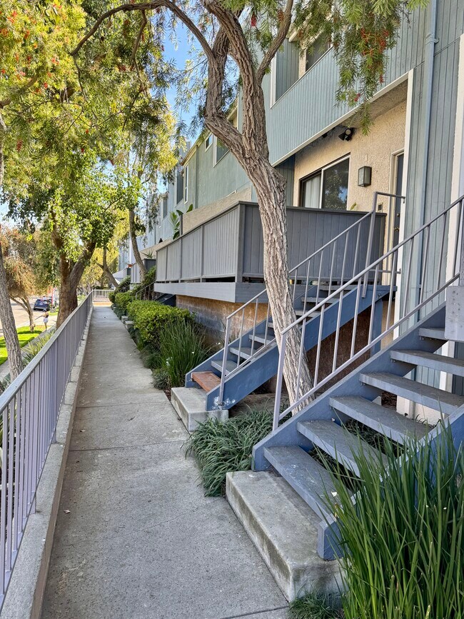 Building Photo - 8176 Manitoba St