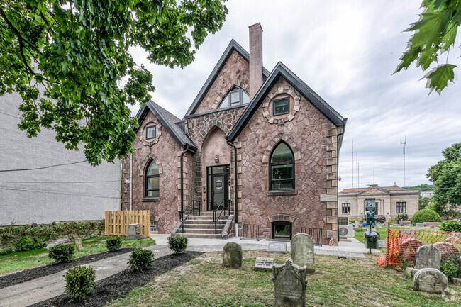 Building Photo - 141 Krams Ave Rental