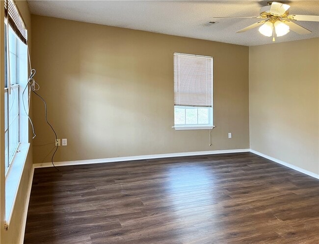 Photo - 5900 Samantha St
