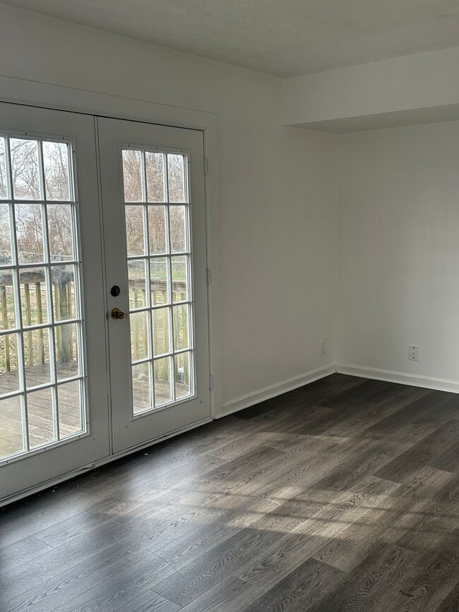 Photo - 5 Bed / 1.5 Bath