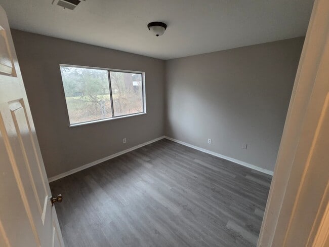 Photo - 1352 Dianne Dr