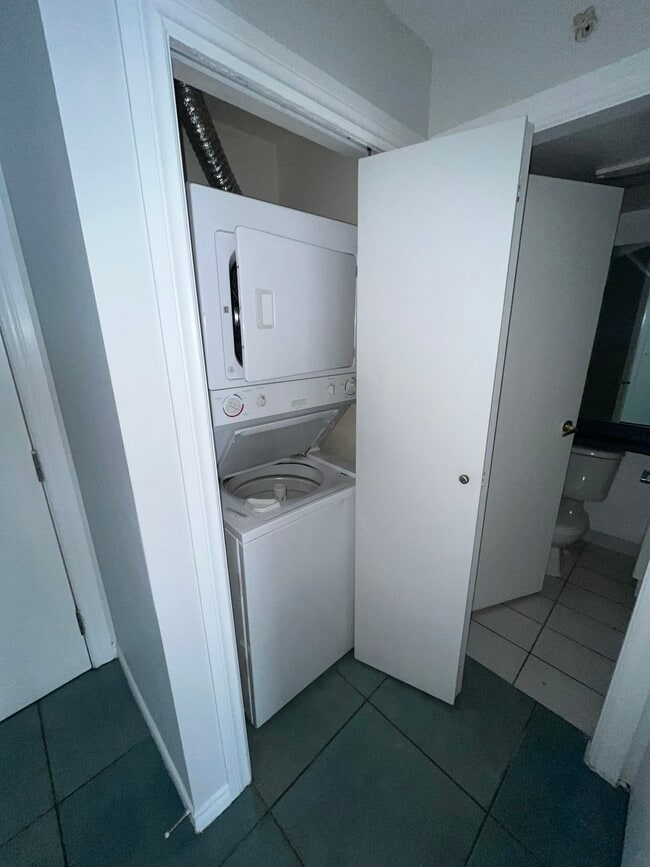 Photo - 1278 Granville St