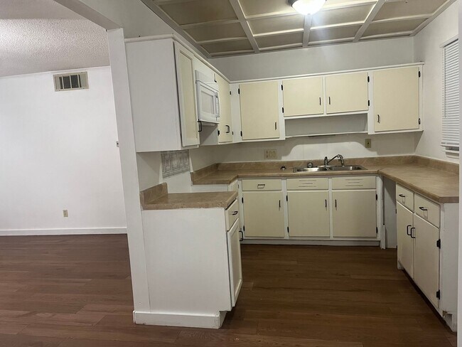 Photo - LARGE 2 BEDROOM HOME WITH OVER 1000 SQ. FT. OF LIVING SPACE, FAMILY ROOM, LIVING ROOM & SINGLE GA...