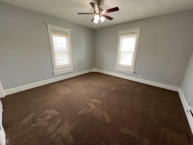 Photo - 4 E Washington St