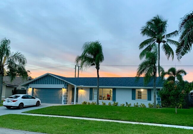 Photo - 1381 Wyndcliff Dr House