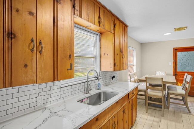 Photo - 3306 Earl St