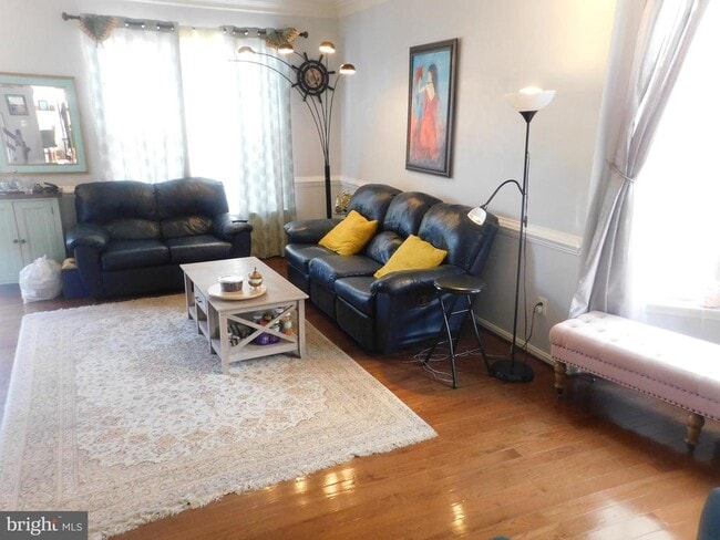 Photo - 337 Kirby St