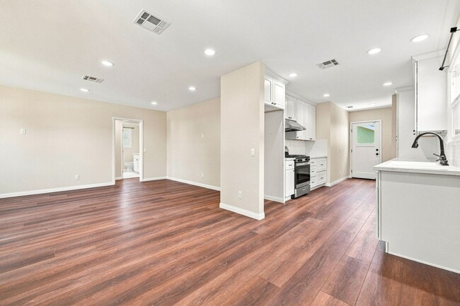 730 S Van Ness Ave