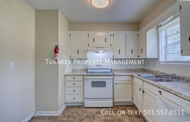 Photo - 625 Smart St