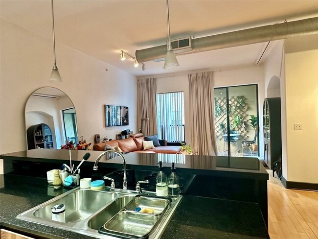 Photo - 1901 Post Oak Blvd