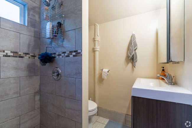 Photo - 807 S Main St