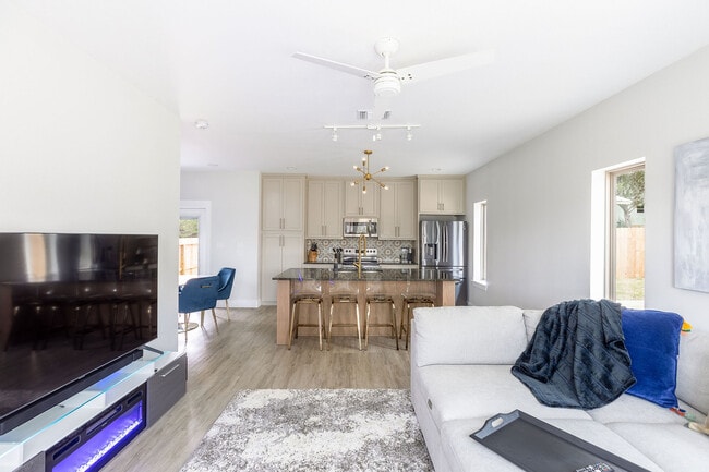 Photo - 1940 Green Hill Dr