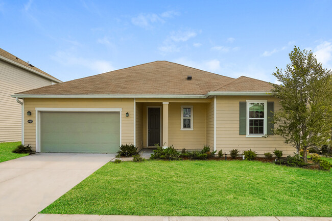 Home with Pond Views & Screened-In Patio - Home with Pond Views & Screened-In Patio