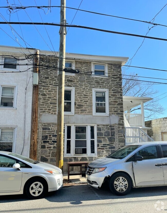Building Photo - 17 Jefferson St Unit 2 Rental