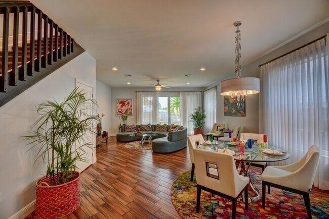 Photo - 1135 NE 3rd Ave