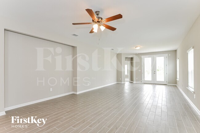 Photo - 117 Nighthawk Ln