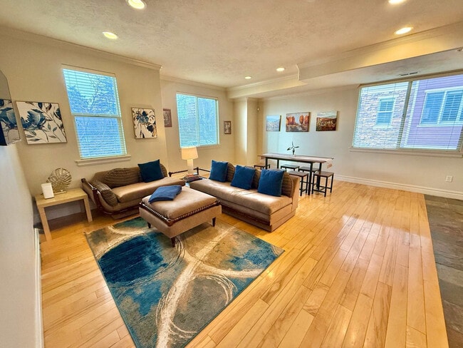 Building Photo - 625 E 200 S Unit ID1389245P