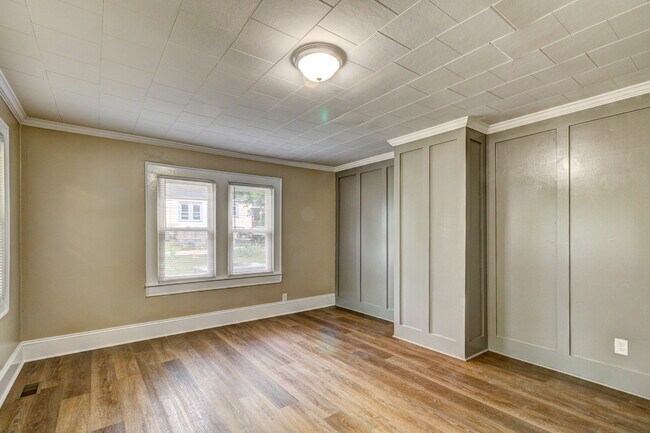 Photo - 207 Ramsey St