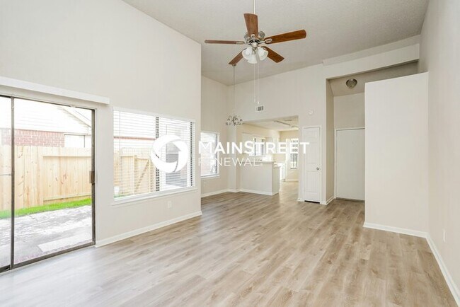 Photo - 3 Bedroom Pet-Friendly Home in CYPRESS, TX with Main Street Renewal