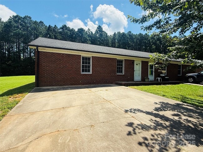 Building Photo - 2296 Beth Haven Church Rd Rental