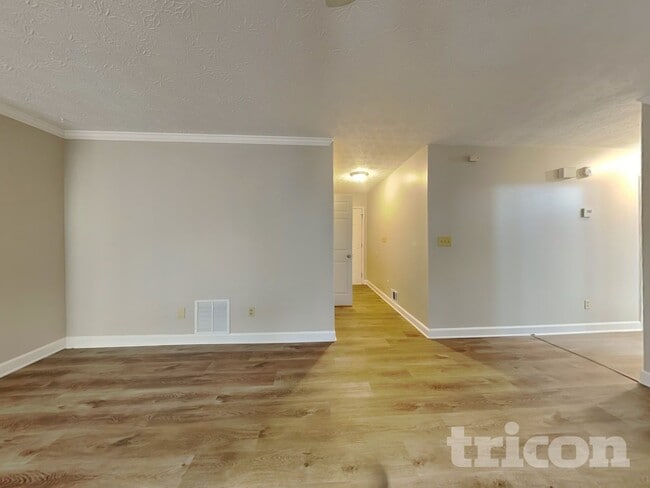 Photo - 605 Lake Dr SW