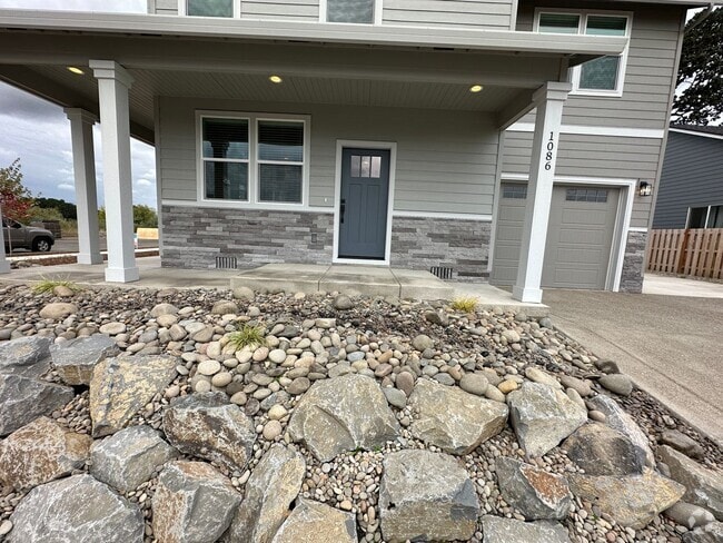 Building Photo - 616 Unit 1086 Sassafras St Rental